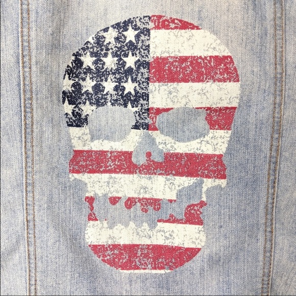 Light Denim Jean Vest With American Flag Skull - Picture 3 of 3